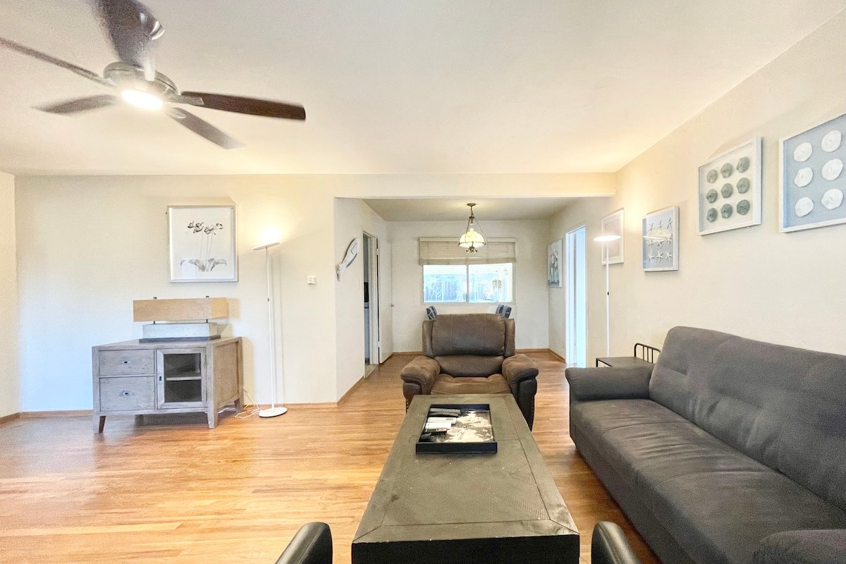 Pretty House in Cupertino Walk to Apple De Anza gallery image 4