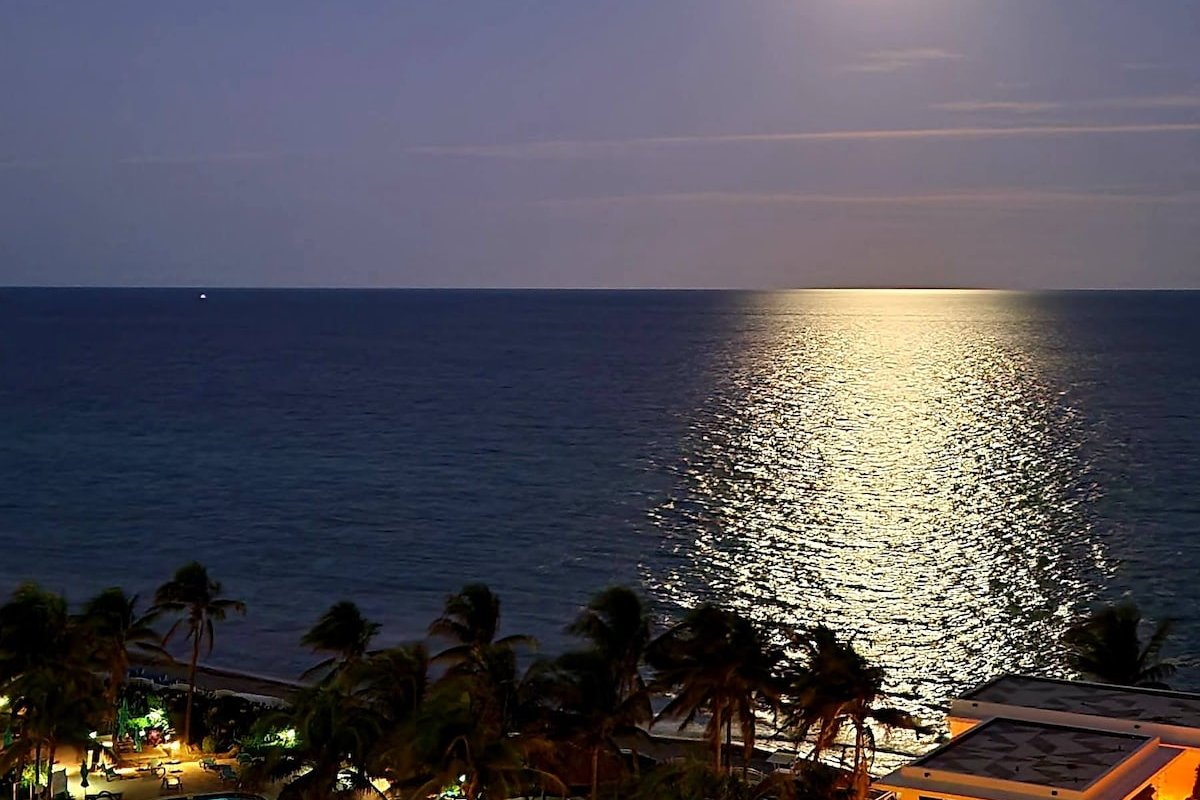 Luxury 3 Bedroom Condo on the Beach, Florida gallery image 5