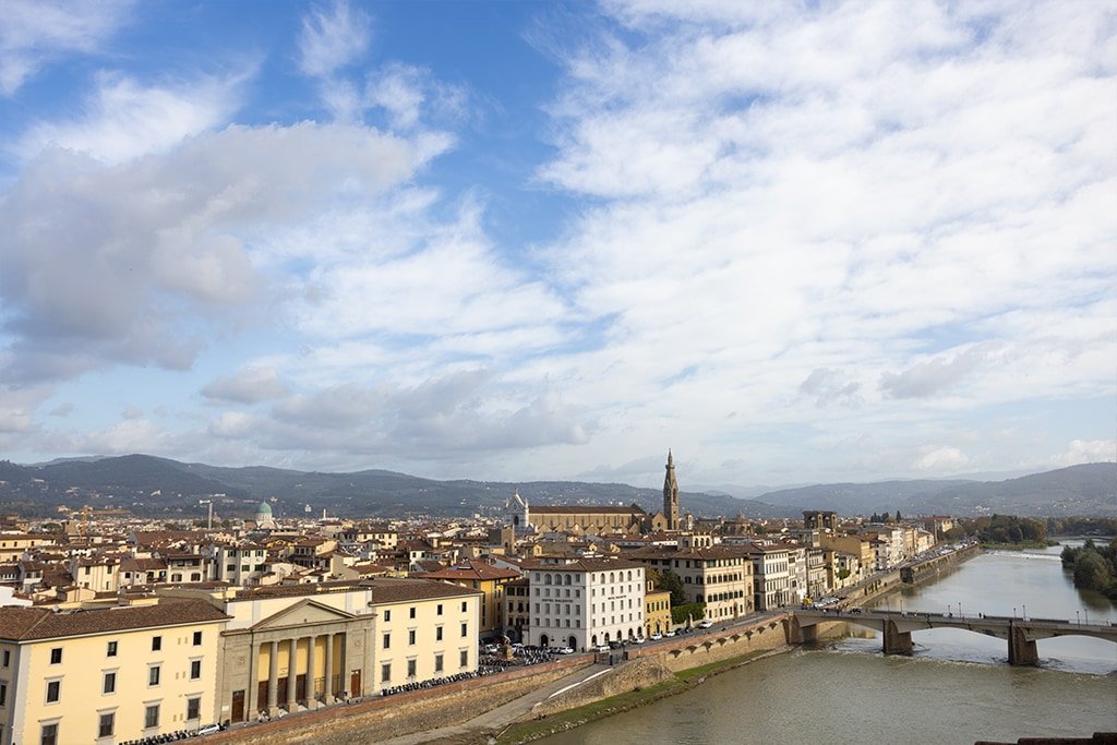 Luxury Uffizi View • Historic Palazzo • 3 Suites gallery image 5