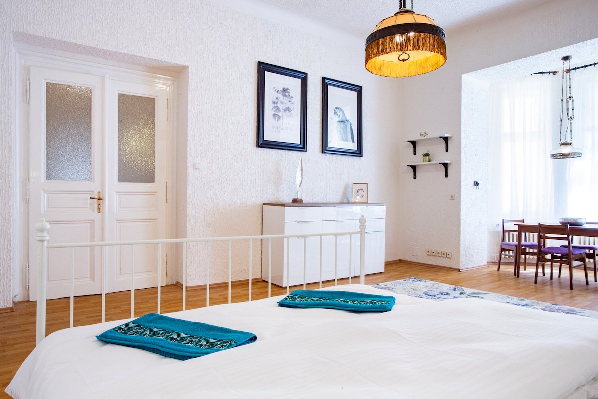 ★★★ LARGE 3 BDR APT ❤ IN THE HEART OF PRAGUE ★★★ gallery image 5