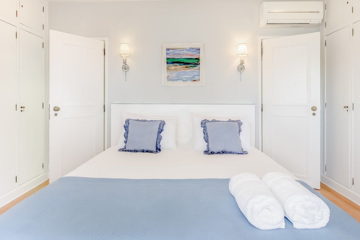 House with Magnificent Sea View and Heated Pool gallery image 3