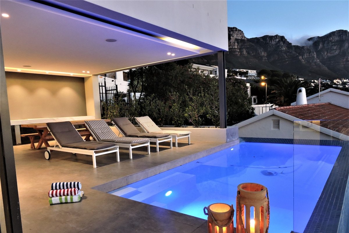 CAMPS BAY AND THE FANTASTIC BEAUTY OF CAPE TOWN gallery image 3