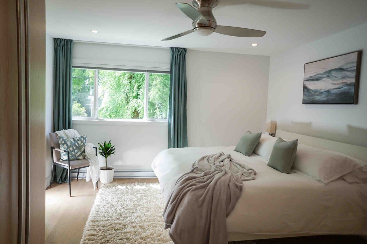 Iconic Commercial Drive: Steps to Skytrain & Fun! gallery image 4