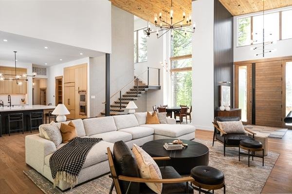 Modernly Appointed 4 Bed 4.5 Bath Mountain Home wi gallery image 4