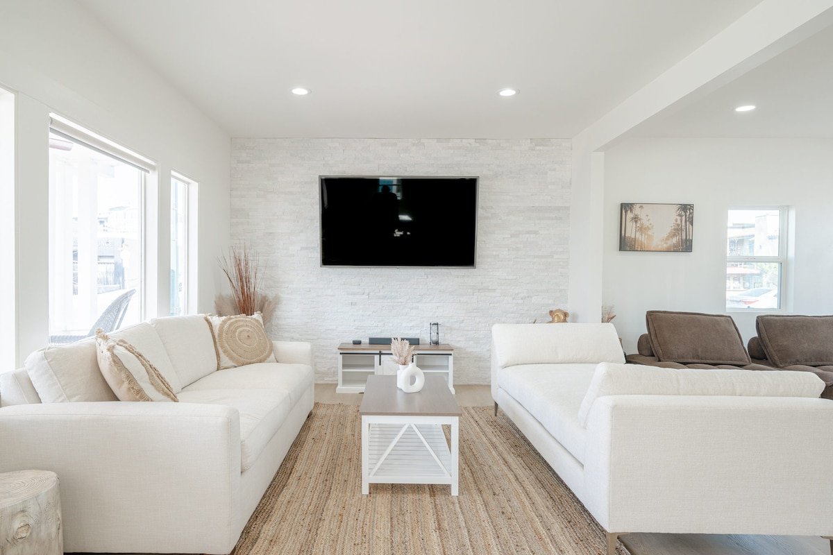 Luxury Beach Bungalow Steps to Sand and Pier gallery image 4