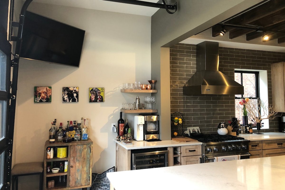 Large Home with Guesthouse in the Brewery District gallery image 4