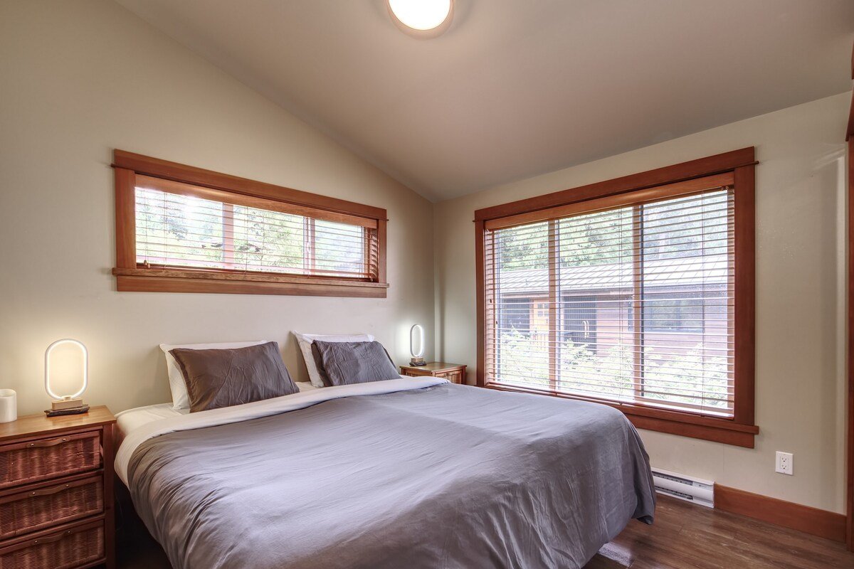 Going Coastal A+B | Oceanfront | Pet Friendly gallery image 5