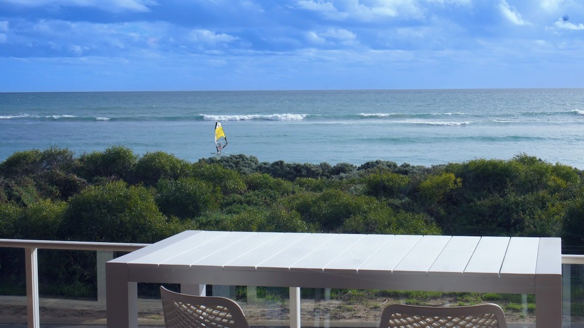 Front row views – Beach House Avalon gallery image 5