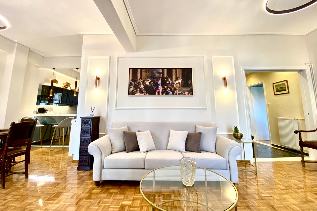 Athenian Condo in Historic Νeighbourhood