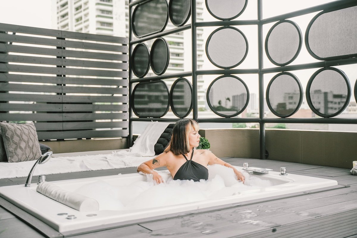 Outdoor Jacuzzi Huge Terrace | 2 Lux BR 7 Min BTS gallery image 2