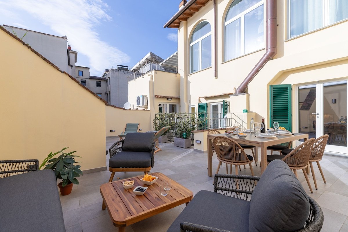 Design Florence Suite with large Terrace gallery image 2