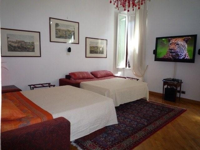 14 p. Triton Apartments gallery image 4