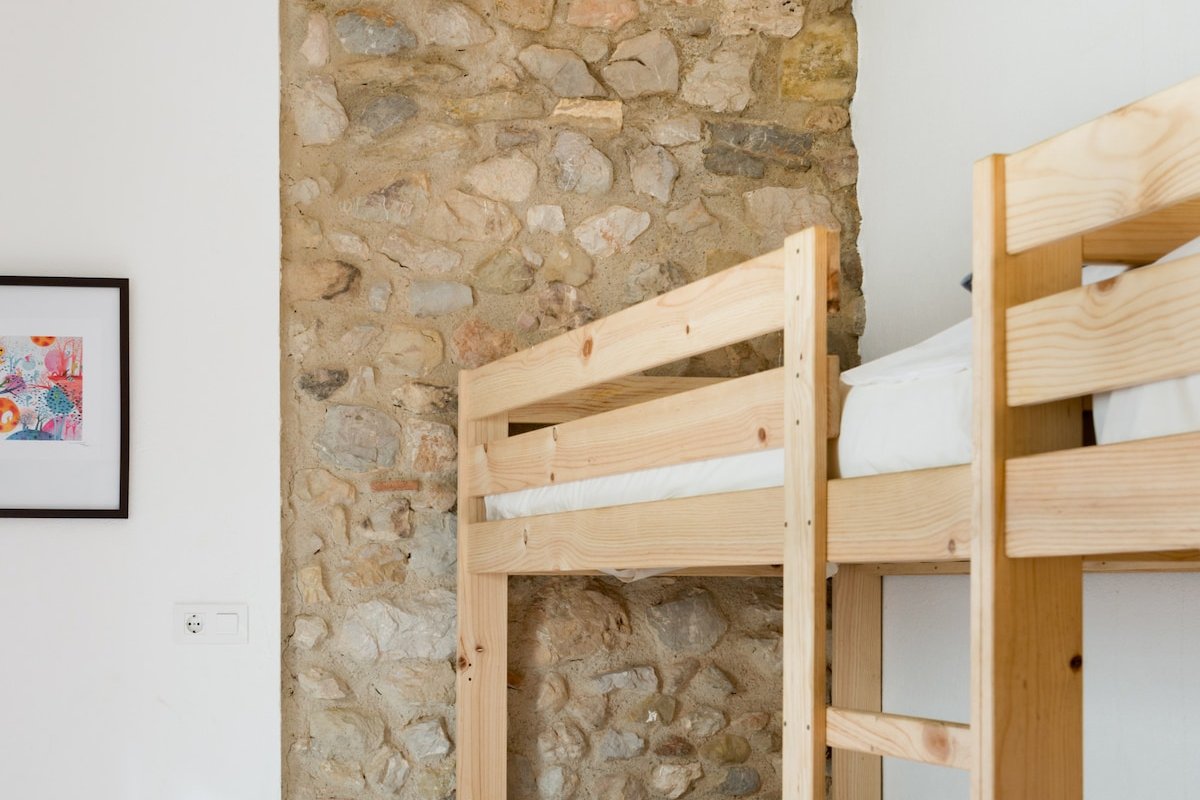 Preciosa masía del siglo XVII con jardín y piscina, recién restaurada. gallery image 5