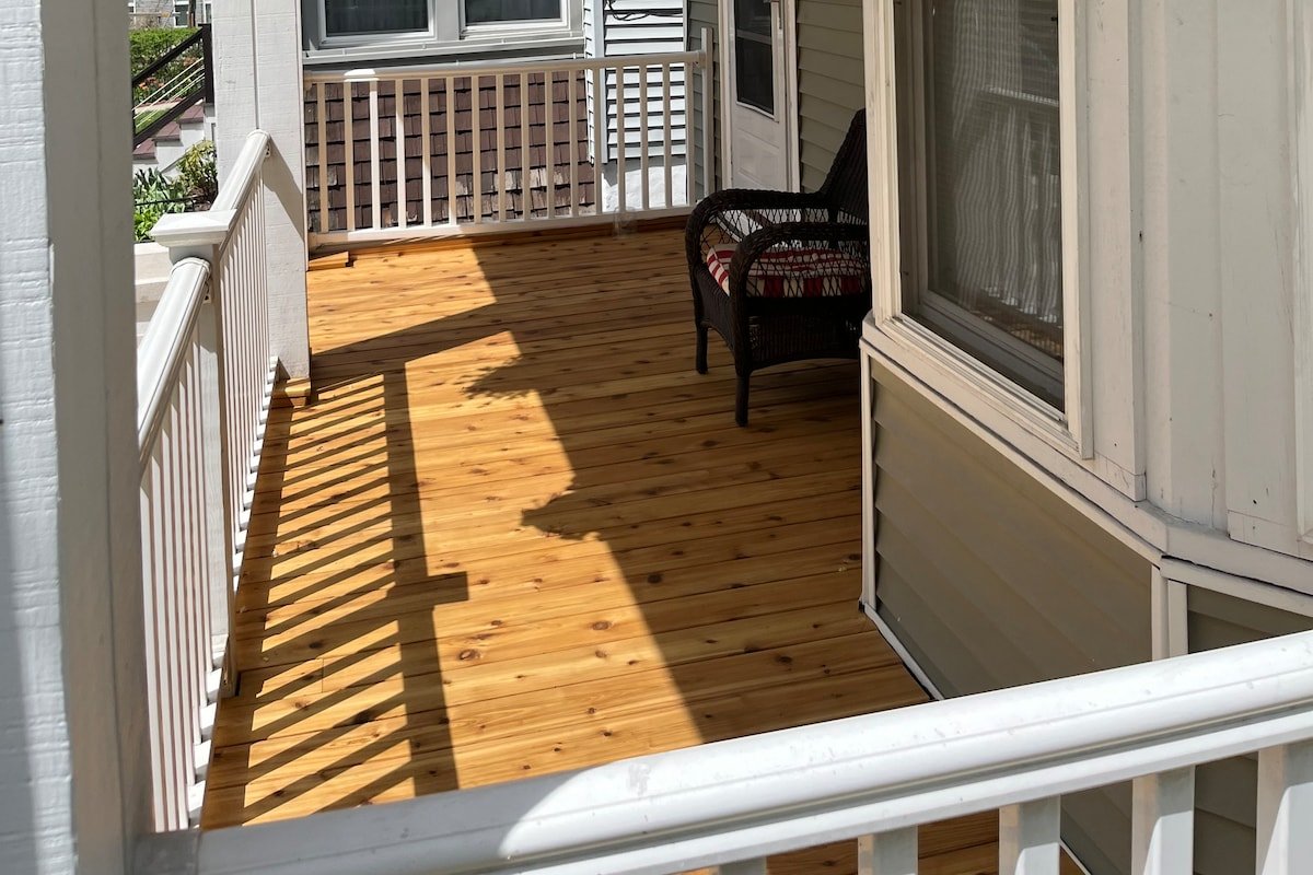 Beautiful 5 bedrm , 3.5 bathroom, private parking gallery image 3