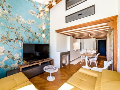 High-end apartment overlooking the quays AIL