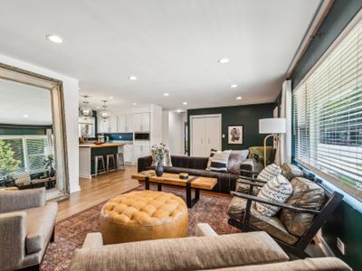 Andersonville Home for Groups! Hot Tub Yard Garage