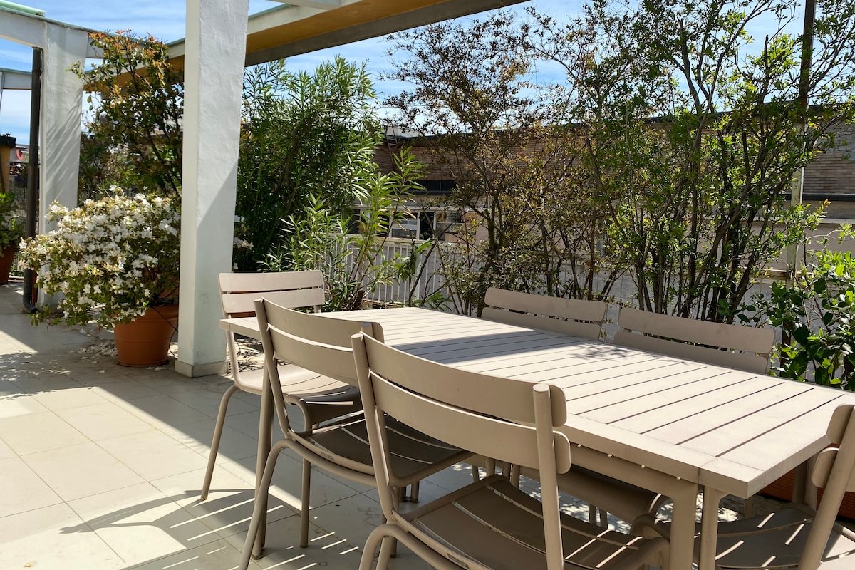 City Design apartment with terrace, modern&stylish gallery image 4