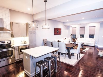 Modern 3 units 5min to DT, 2 Rooftops & Garage!