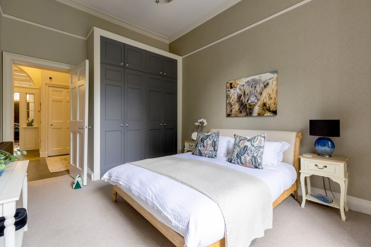 Luxurious Scotland street main door apartment gallery image 5