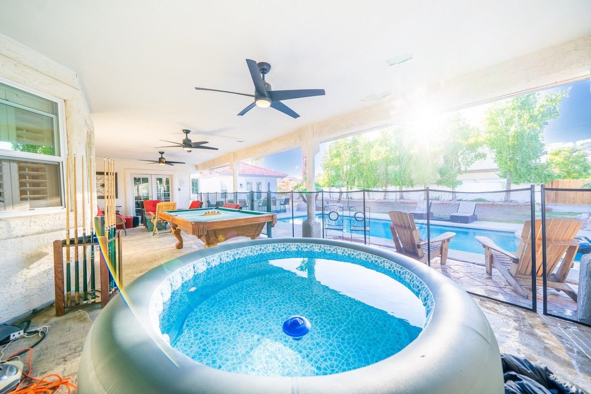 Las Vegas Oasis: 11 Beds, Private Pool and Casita gallery image 5