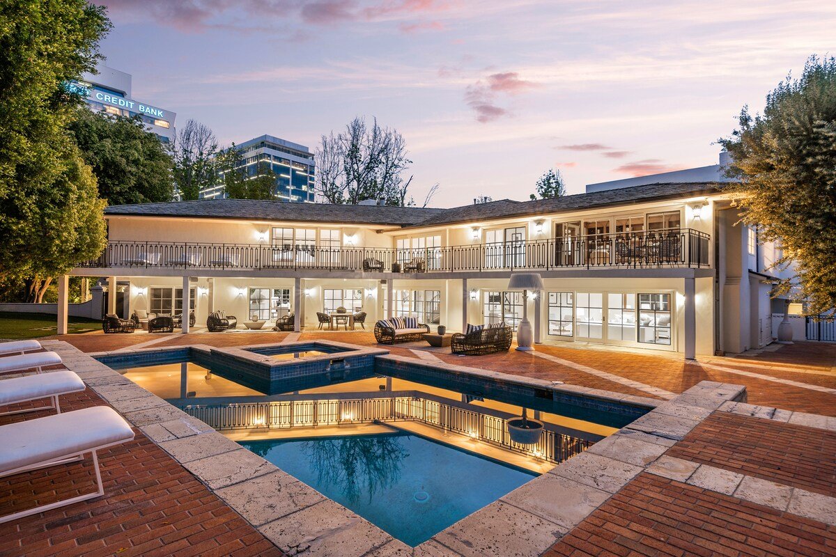 Prime Beverly Hills Mansion gallery image 2