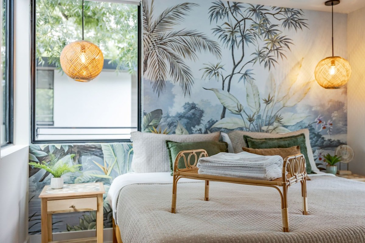 Villa Hermosa – East Austin Oasis | Pool/Hot Tub gallery image 4