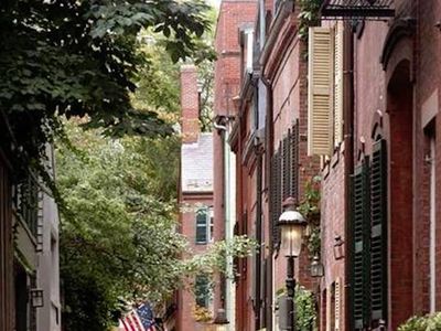 Classically Elegant, Quiet Beacon Hill Penthouse