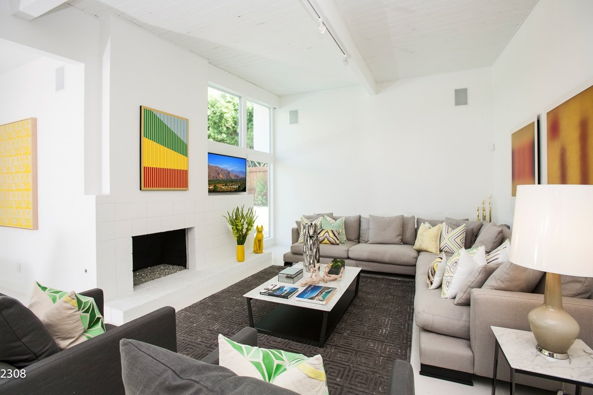 La Paloma Palms – Stunning Interior & Pool! gallery image 5