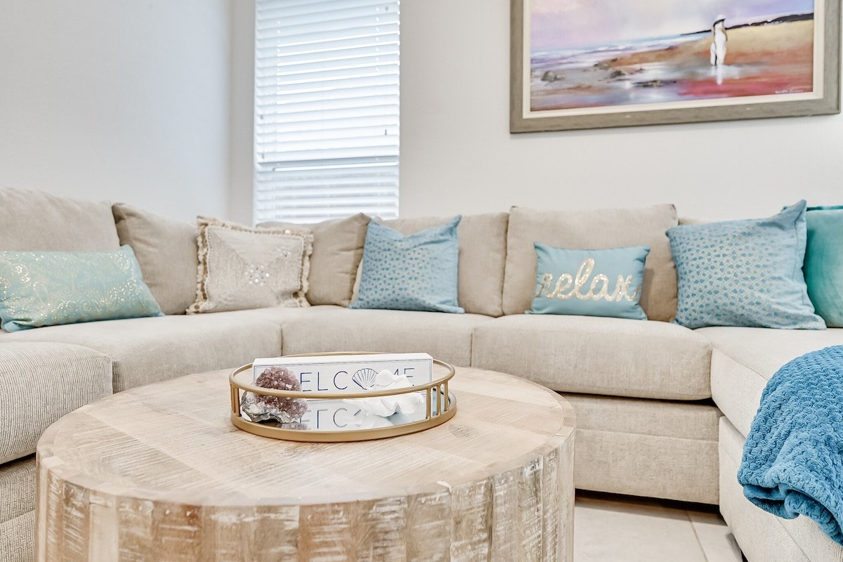 ★Private Modern Pool Home ★ Backyard Vibes + More! gallery image 4