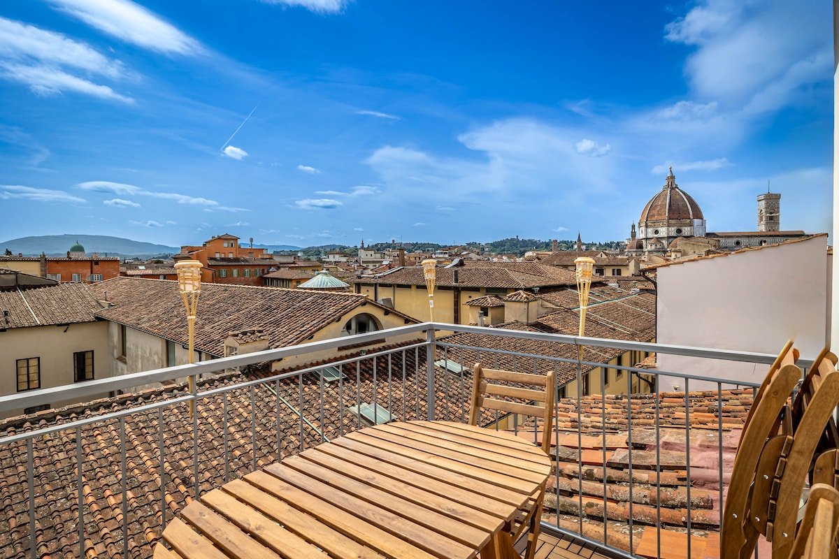 YiD stunning on the Accademia gallery image 2