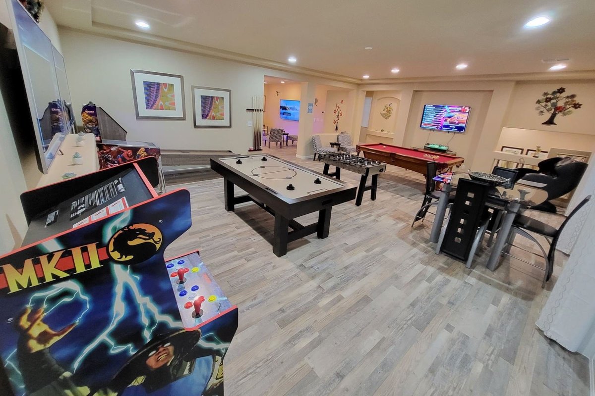 #65 Cheerful Tri-Level 6BD 4K+ SQFT Arcade Games