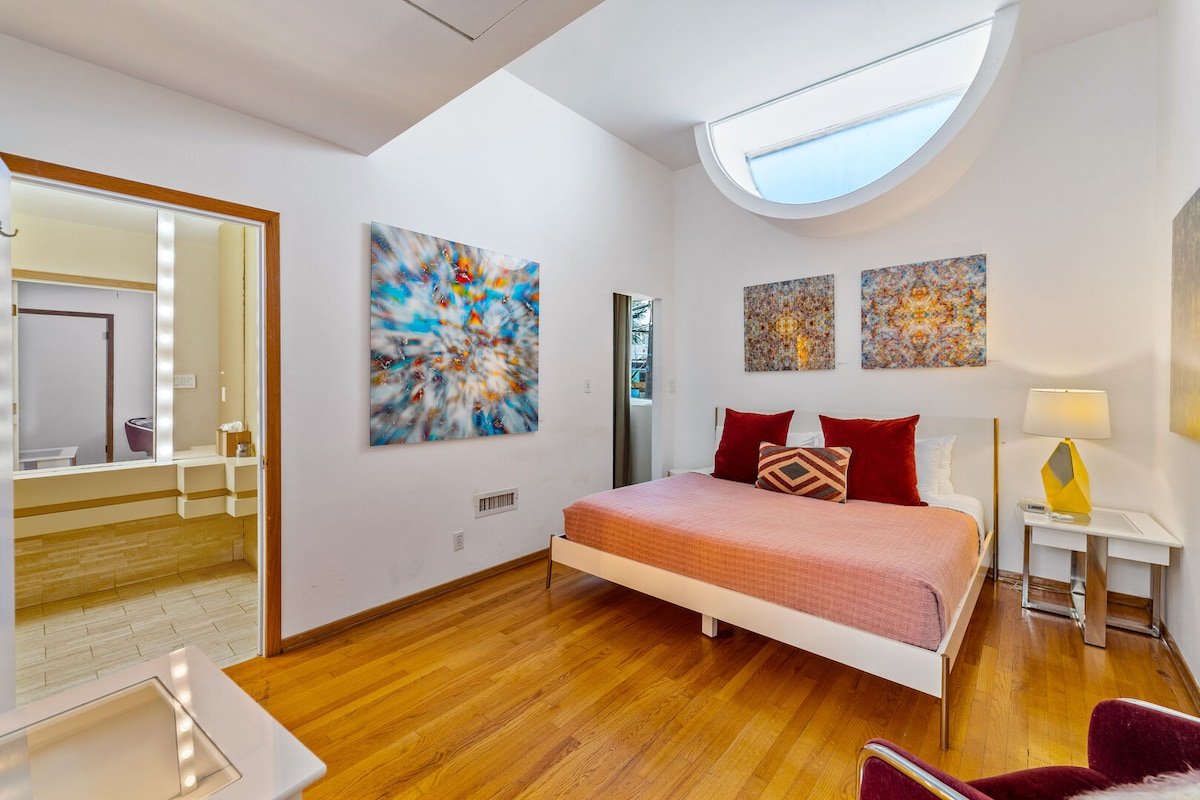 The Graeber | Historic Mansion + Indoor Pool gallery image 4