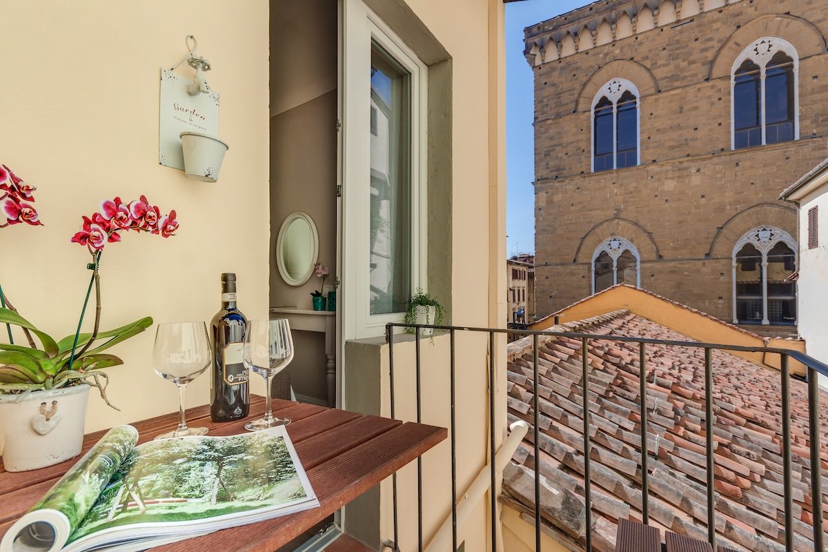 Orsanmichele Balcony; 2 Bedroom with views gallery image 2