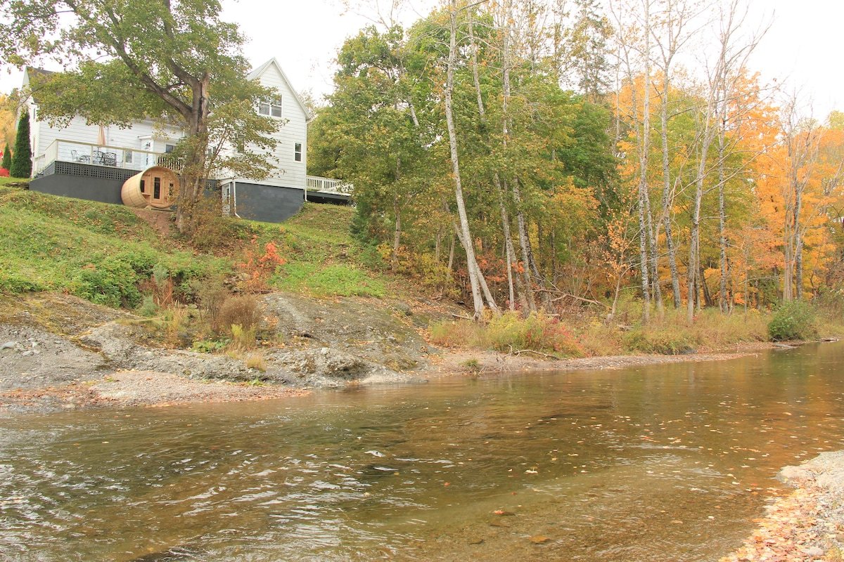 Waterford Falls Chalet- Nordic Spa gallery image 4