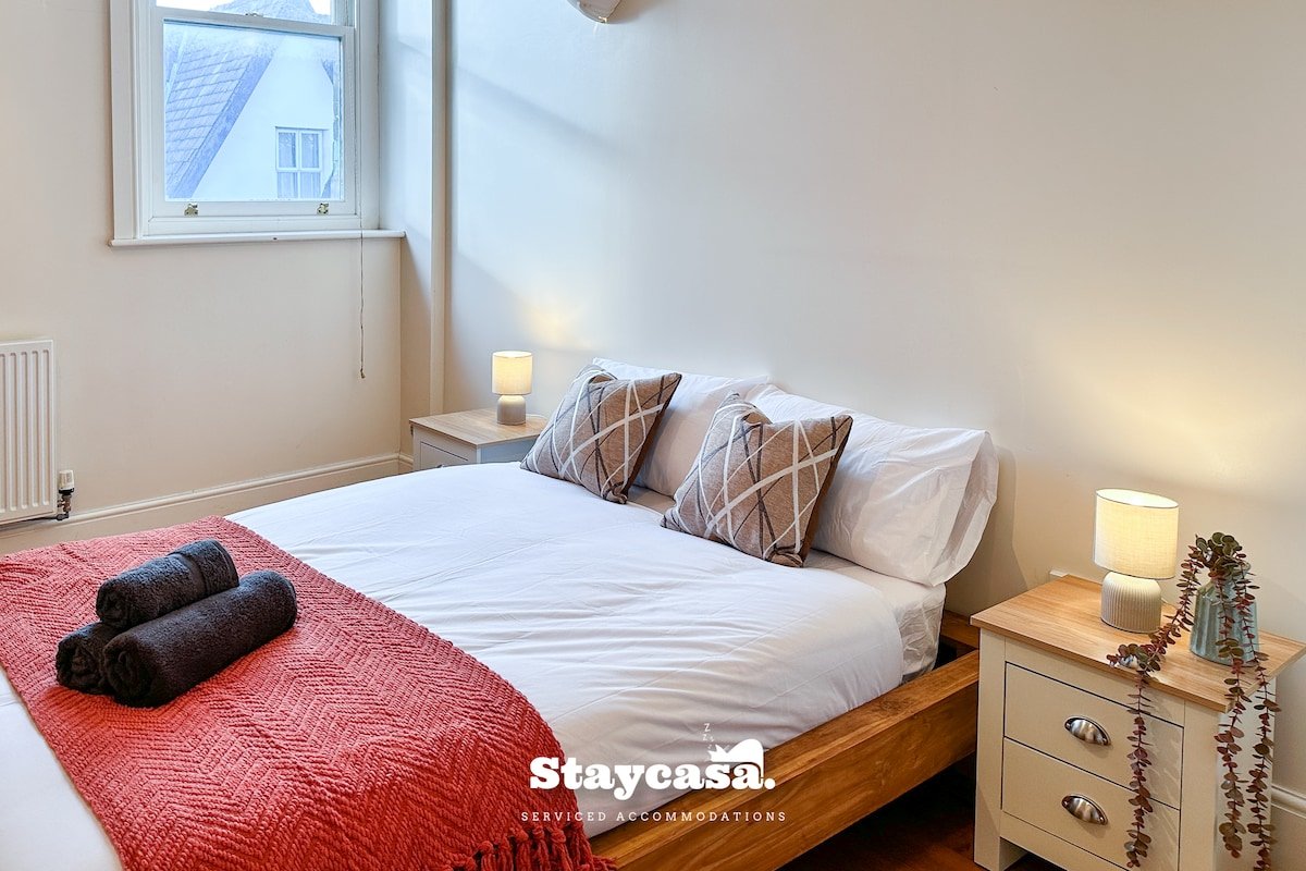 Whalley Range Hideaway 7mins to City with Parking gallery image 5