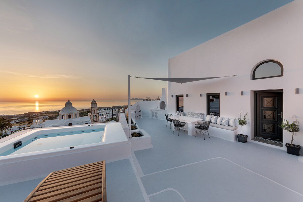 3 bed villa, @ Fira center Sea view,outdoor hottub gallery image 5