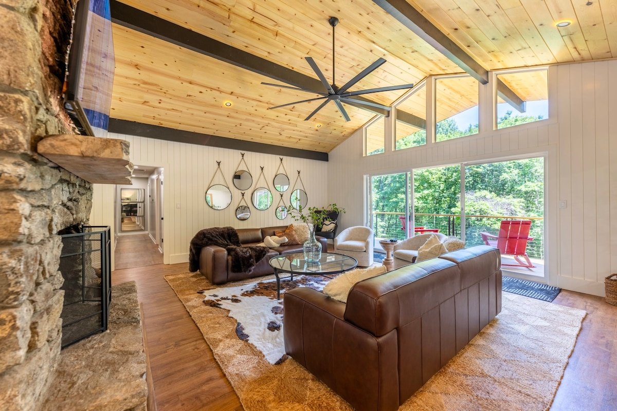 Biltmore Forest Retreat! Sauna Hot tub Game Rm gallery image 5