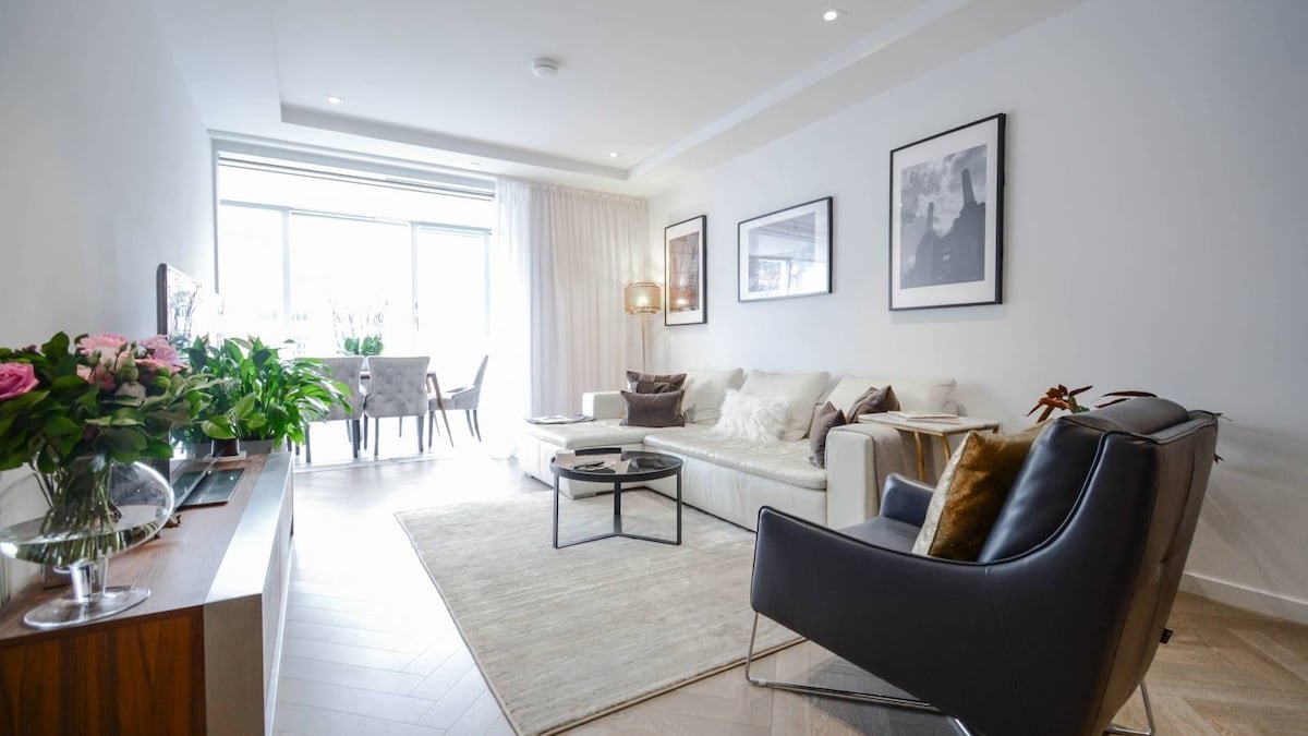 Luxury Central Designer Apt River & Big Ben View gallery image 2