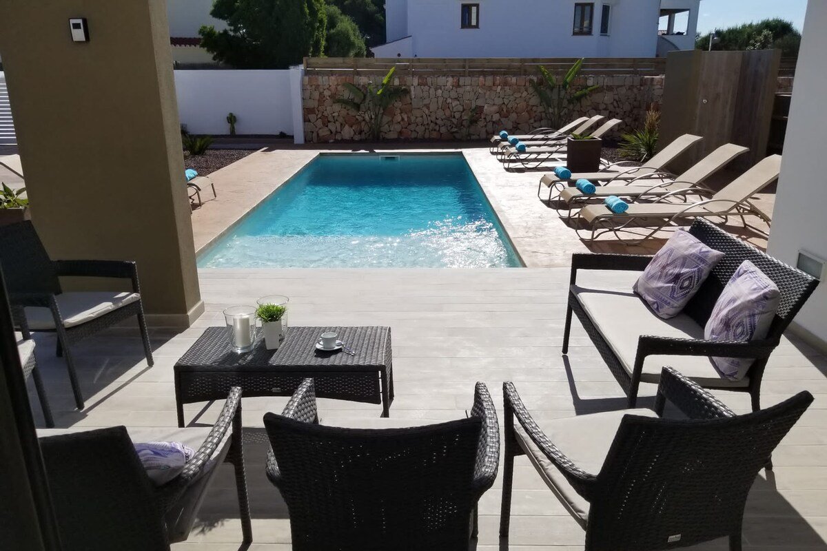 Villa Noka 8/Great Villa for 8 in Cala blanes gallery image 3