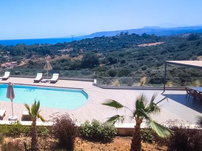 Private Large Pool*BBQ*Playground*Lake & Sea view