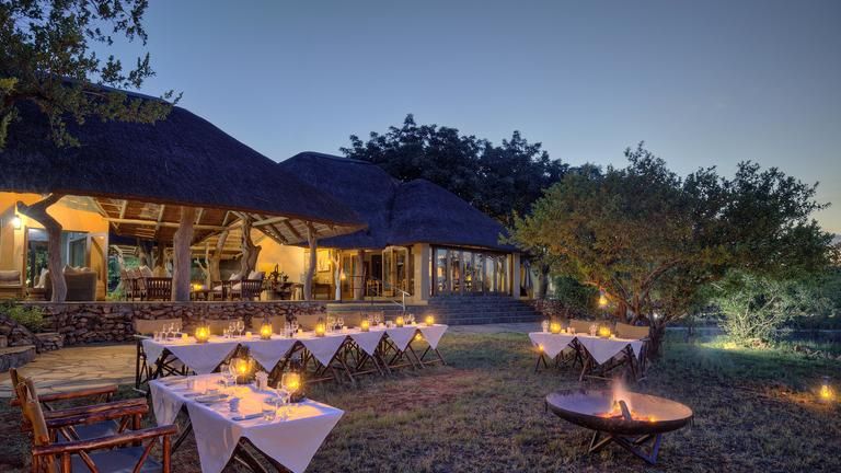 Outdoor Dining - Waterhole view in front of lounge