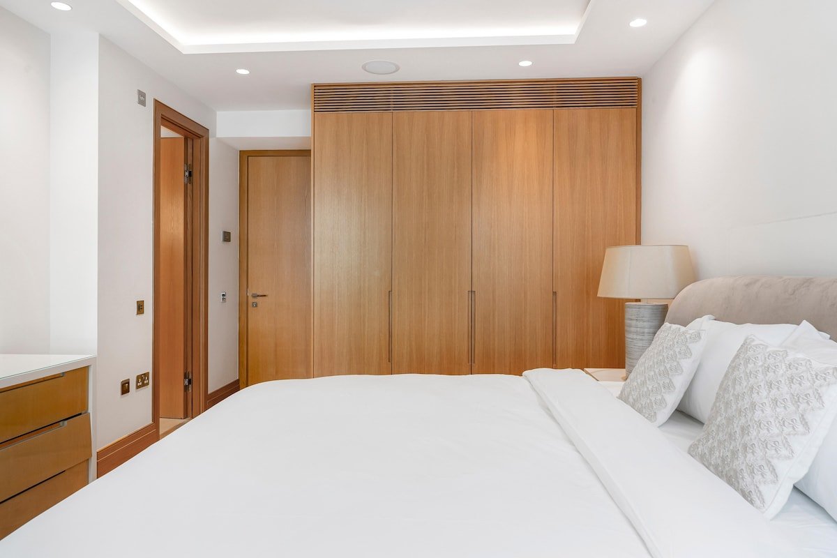 BRAND NEW 3 bedroom luxury flat in Mayfair with AC gallery image 2