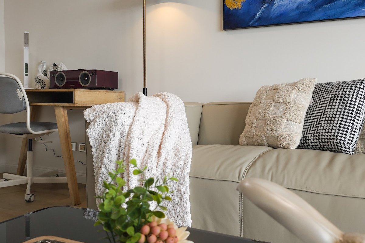 Chic Darling Harbour Oasis 2BR gallery image 5