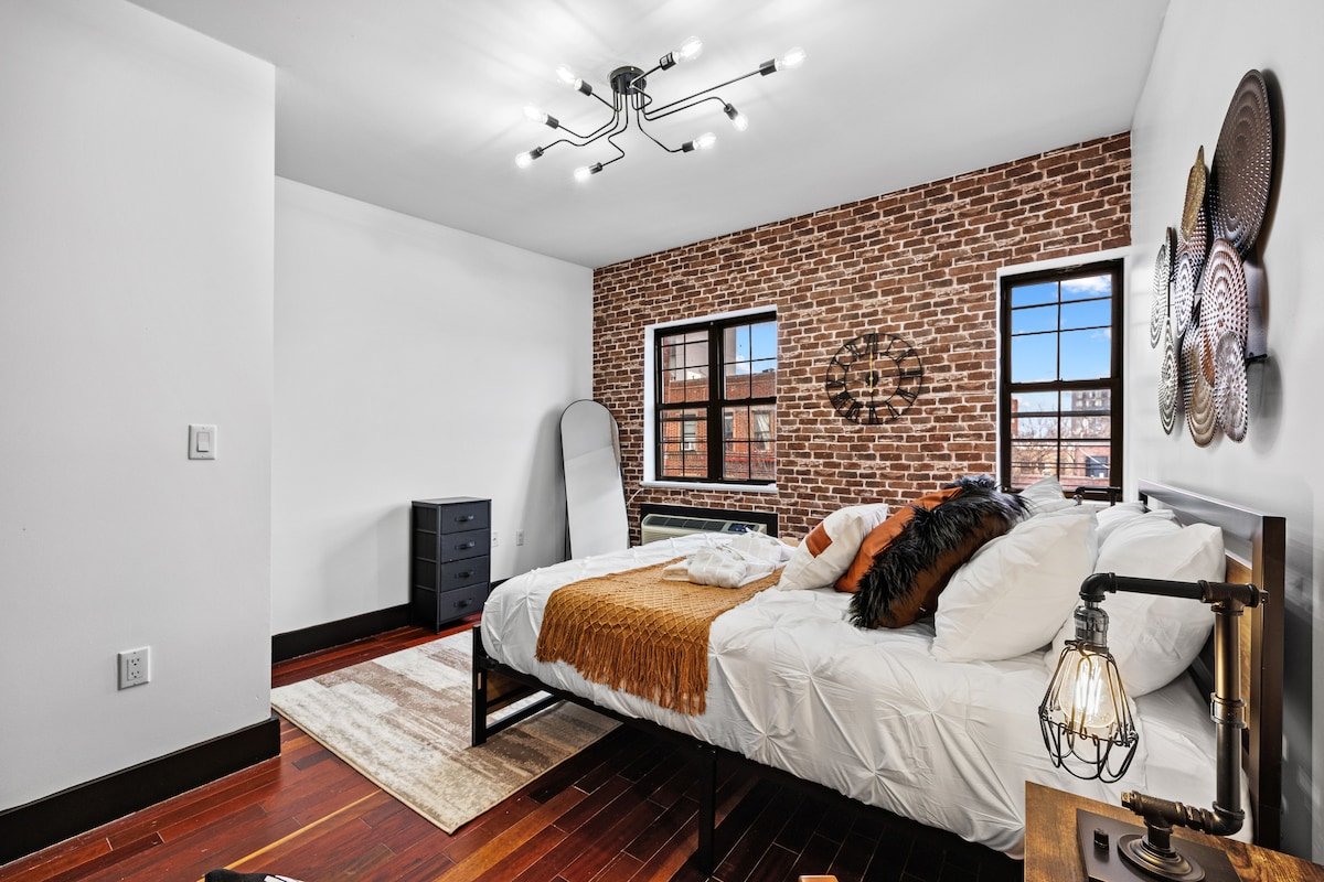 Rustic-Chic 4BR for Groups– Bushwick’s Finest Stay gallery image 3