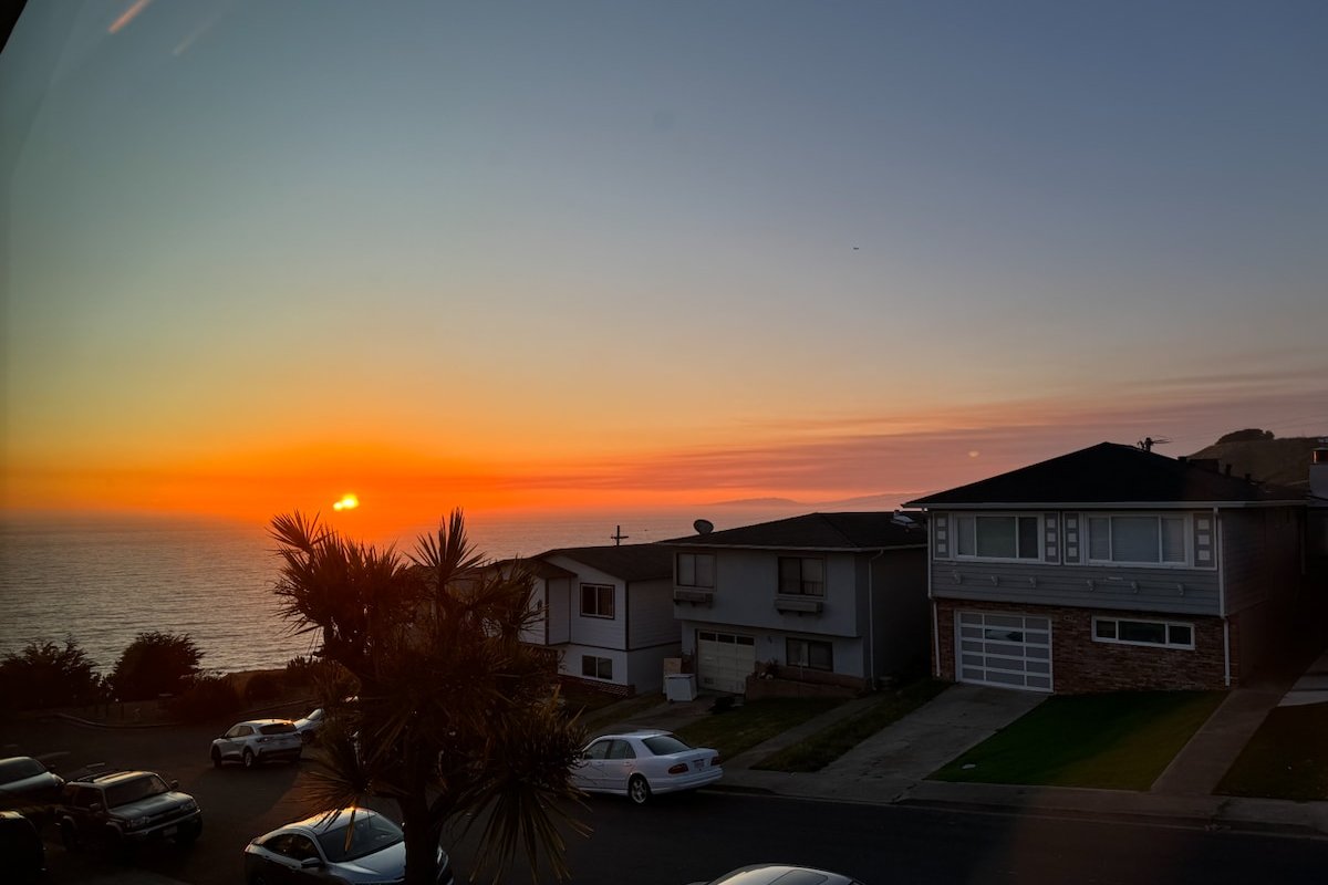 Blue Horizon Beach & Ocean Delight “Holiday Disc” gallery image 5