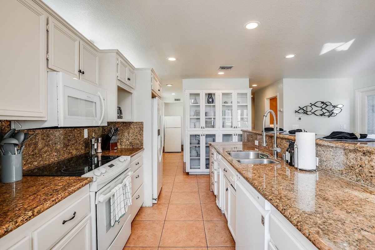 Massive Beach Home | Ocean View | Amazing Rooftop gallery image 5