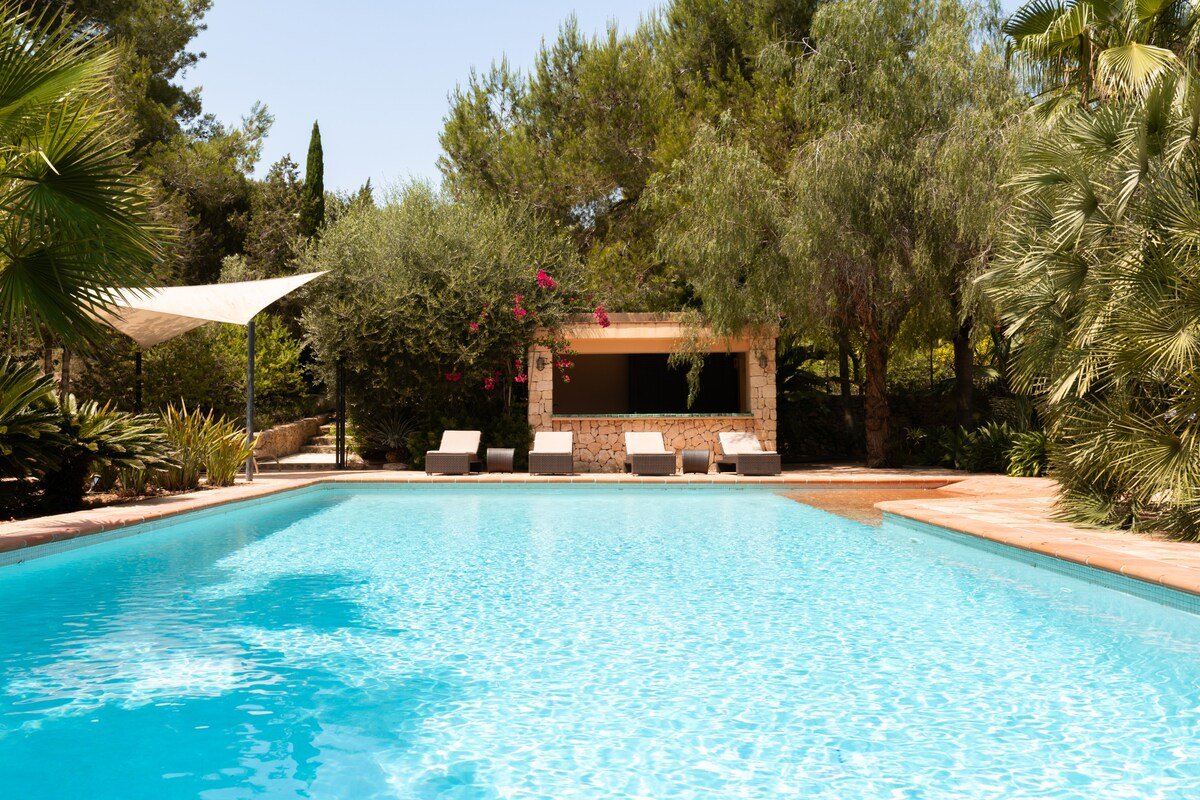 Luxury-Infinity Pool-Gardens-Large gallery image 4