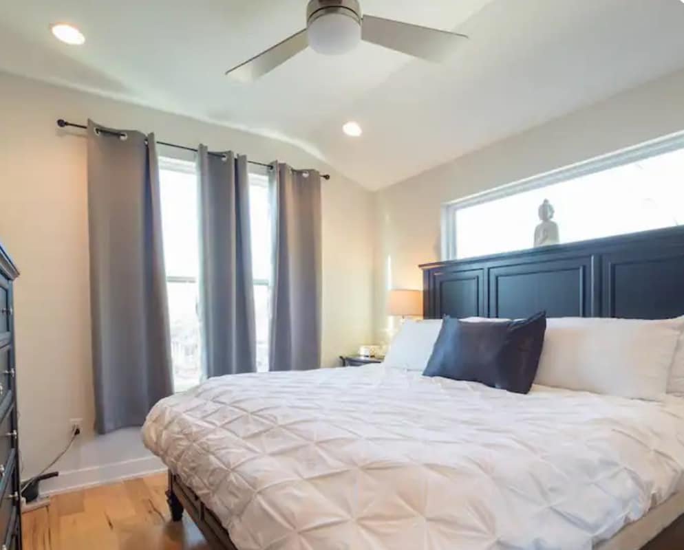 Chic Home Near Airport, SoCo, DT gallery image 5