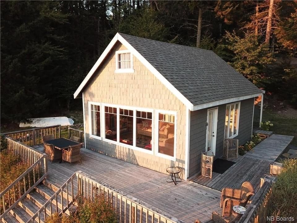 Charlotte’s Utopia Lakefront Cottage gallery image 2