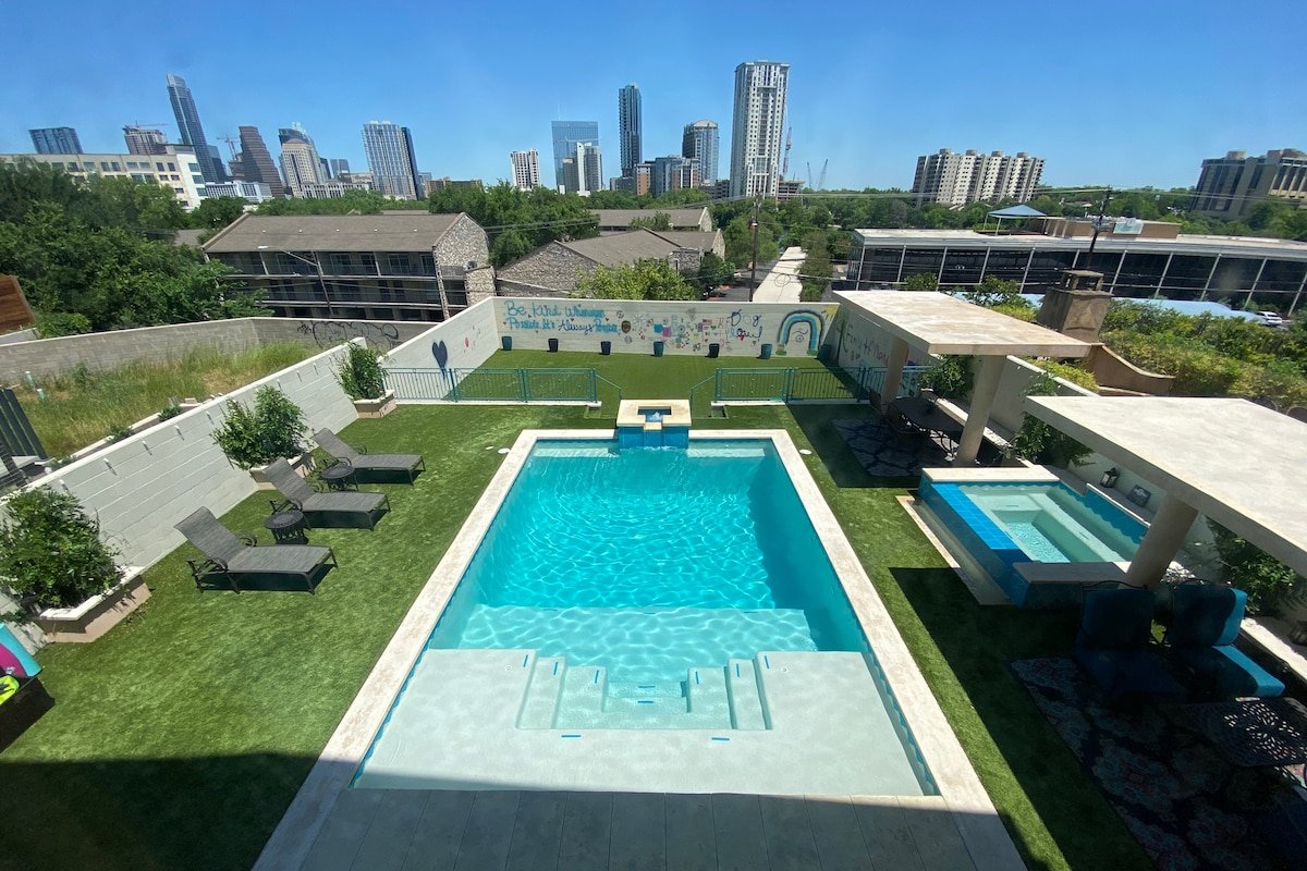 Luxury South Congress Villa with heated pool/spa gallery image 2